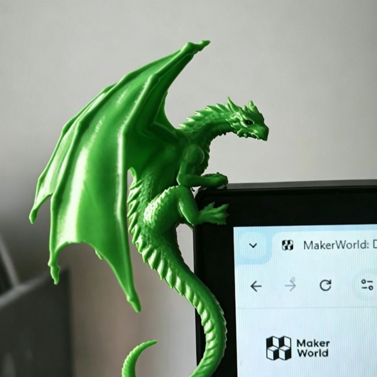 Fajna figurka smoka leżącego n – Gaming Accessories Desktop recenzja i cena